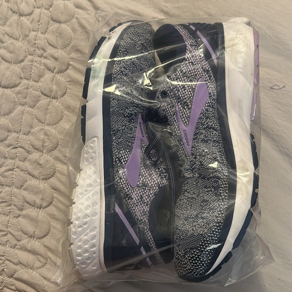 Brooks Women Ghost 11 Athletic Running Shoes size 10. Used. No original box. - Picture 14 of 15